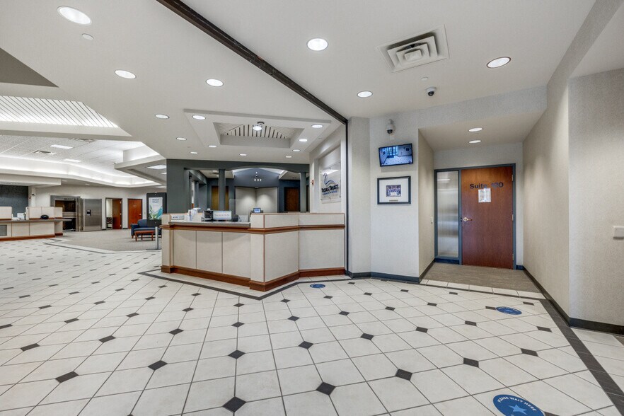 More Photos Of 1900 Country Club Dr, Mansfield Bank For Lease