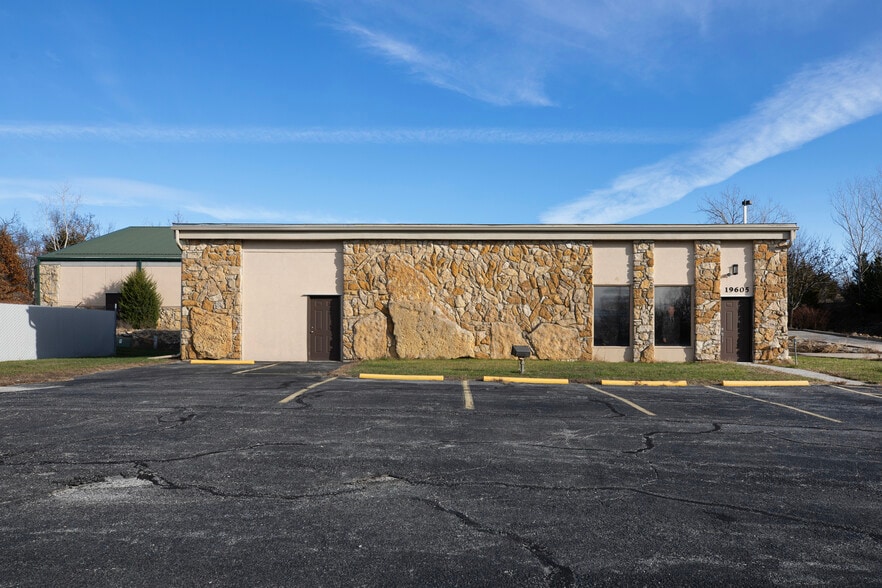 More Photos Of 19605 E 40 Hwy, Independence Warehouse For Sale