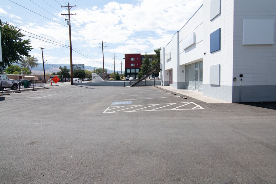 More Photos Of 425 Gentry Way, Reno Office For Lease