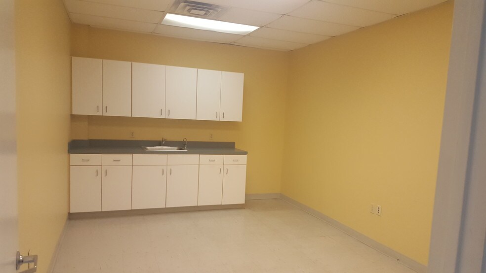 More Photos Of 541 Central Dr, Virginia Beach Unknown For Lease