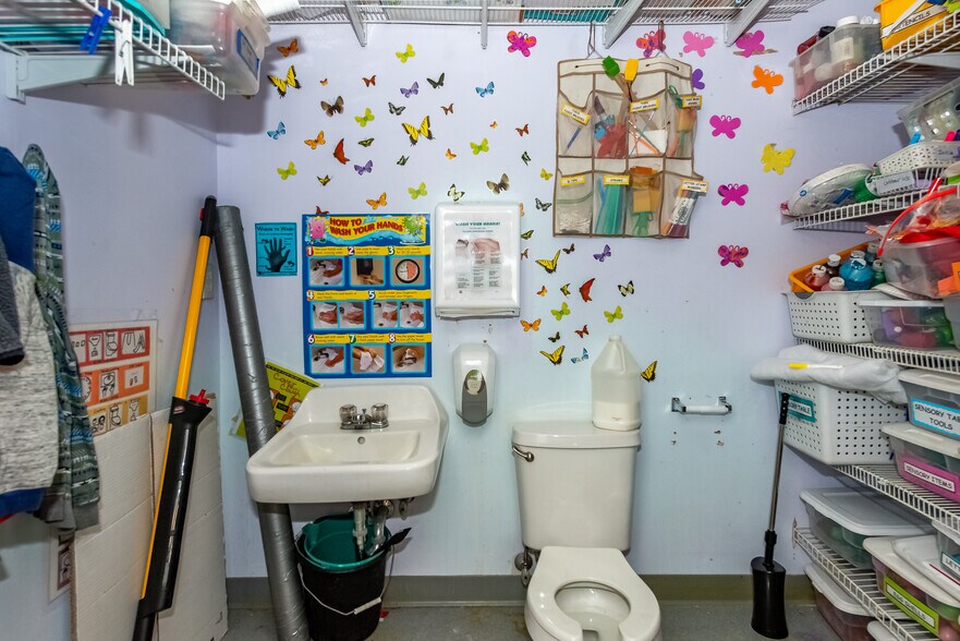 More Photos Of 105 Durham Rd, Dover Daycare Center For Sale