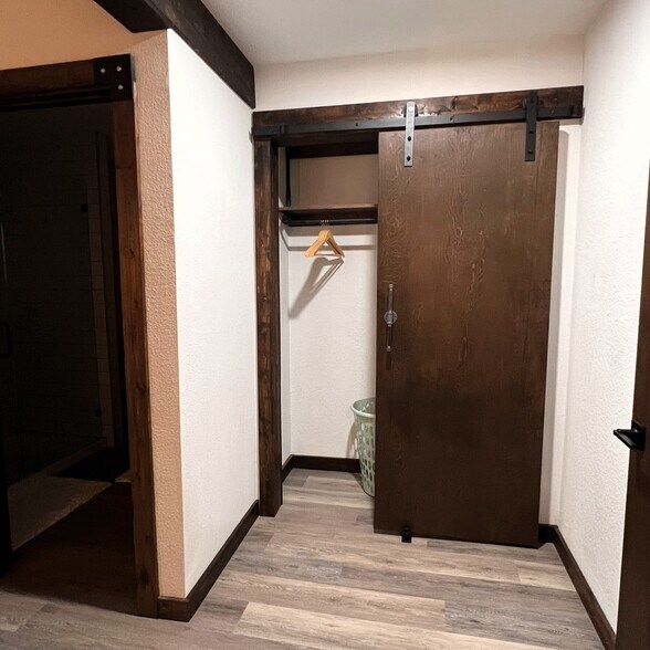 More Photos Of 98 Avenue A, Conroe General Retail For Lease