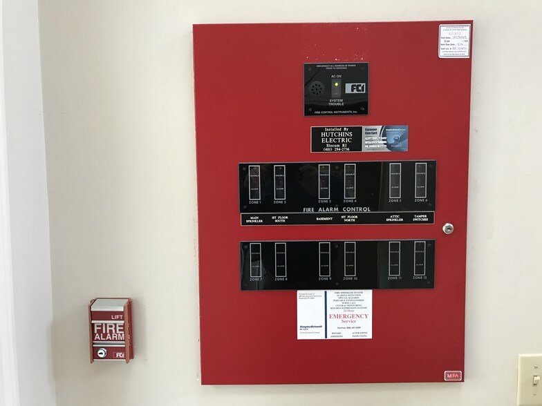 More Photos Of 1130 Ten Rod Rd, North Kingstown Medical For Sale