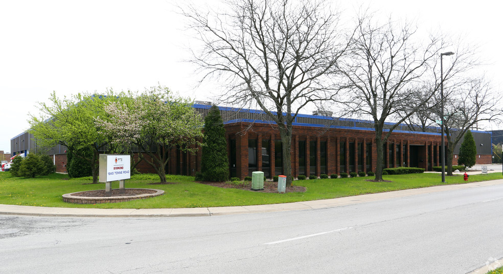 Primary Photo Of 1845 Tonne Rd, Elk Grove Village Manufacturing For Lease