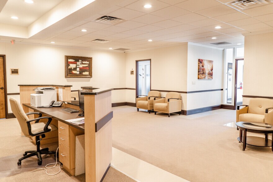 More Photos Of 131 E New York Ave, Deland Medical For Lease