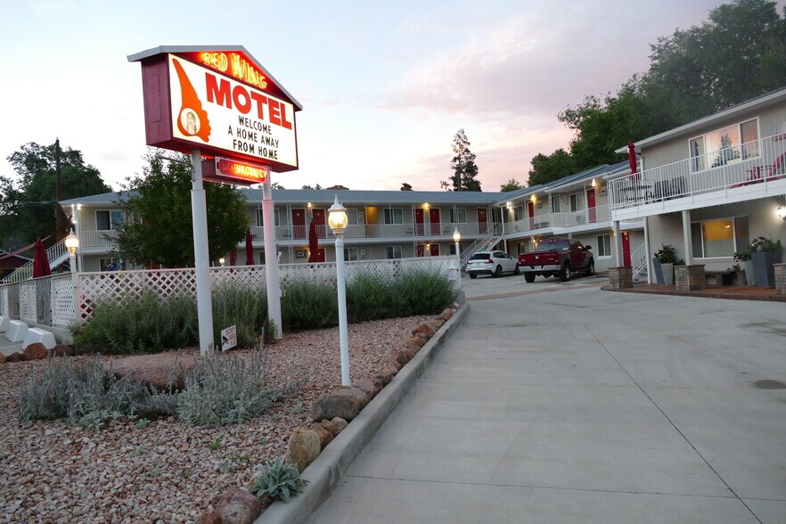 More Photos Of 56 El Paso Blvd, Manitou Springs Hotel For Sale