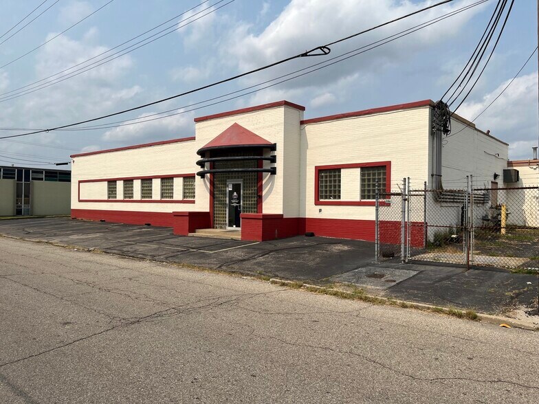 More Photos Of 30 Illinois Ave, Cincinnati Warehouse For Sale