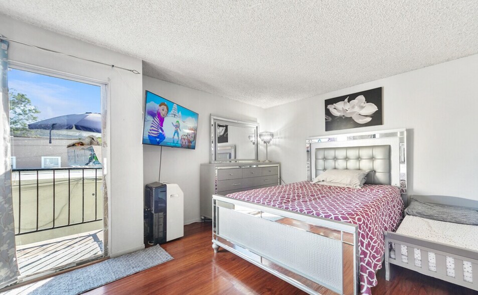 More Photos Of 1206 Gladys Ave, Long Beach Apartments For Sale