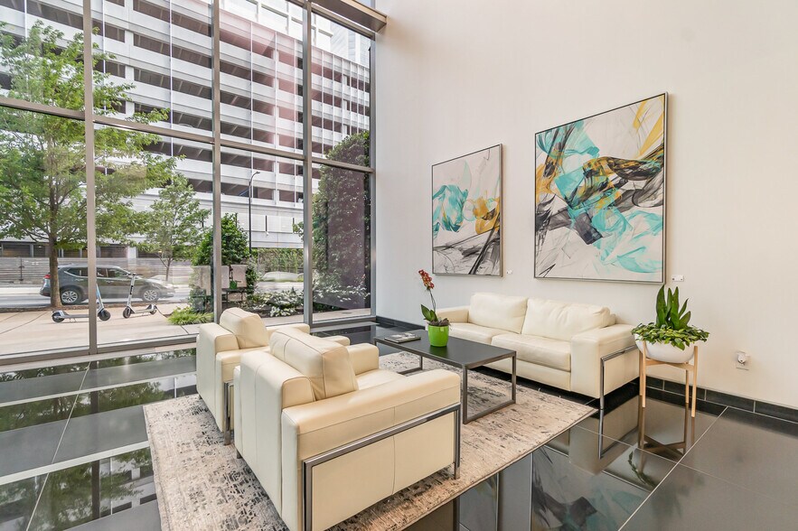 More Photos Of 615 S College St, Charlotte Office For Lease