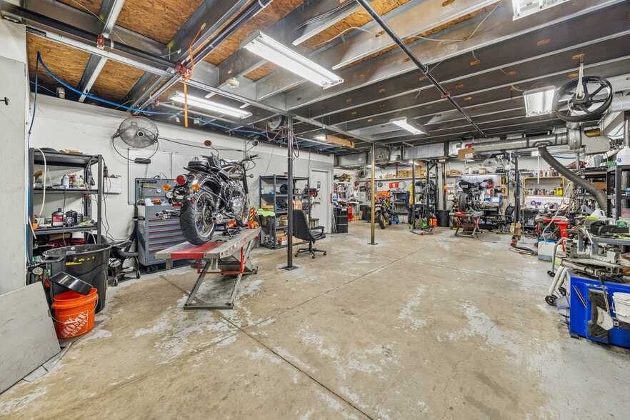 More Photos Of 198 Ed English Dr, Shenandoah General Retail For Sale