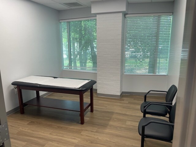 More Photos Of 4682 Airport Blvd, Mobile Medical For Sale