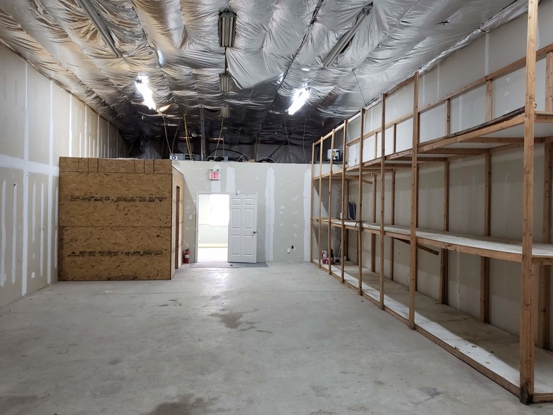 More Photos Of 301-321 Pinedge Dr, Berlin Unknown For Lease
