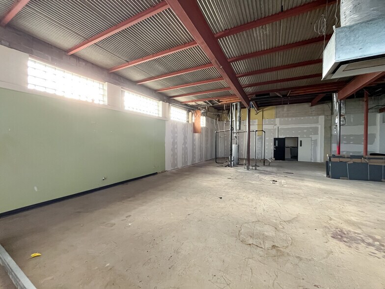 More Photos Of 1001 E Central Ave, Wichita Light Distribution For Lease