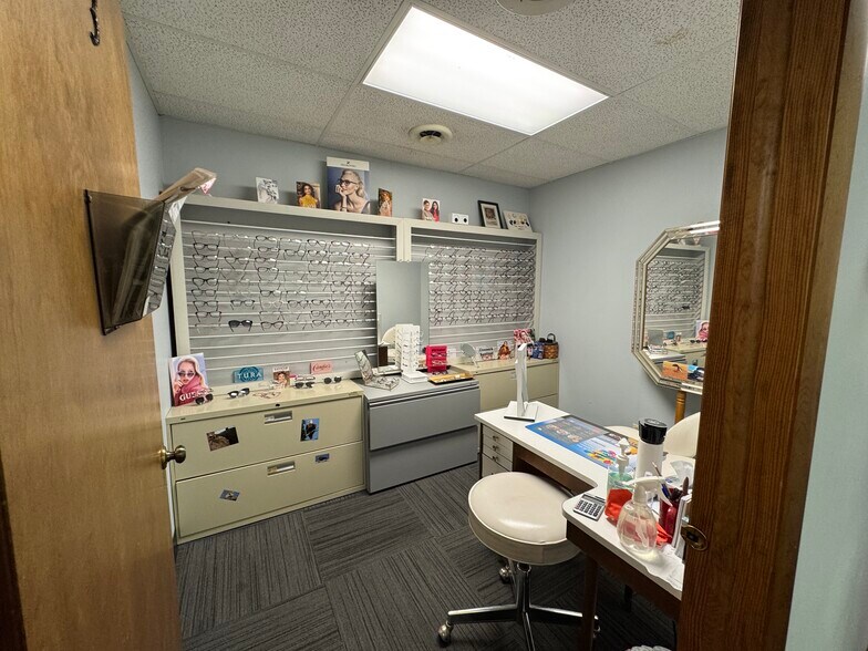 More Photos Of 34 N Island Ave, Batavia Medical For Lease