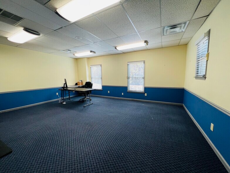 More Photos Of 575 Colonial Park Dr, Roswell Medical For Lease