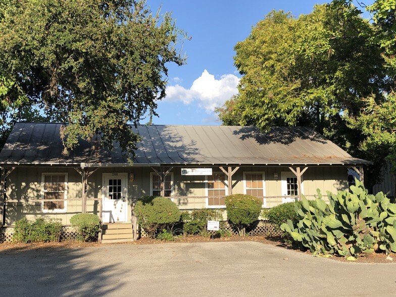 More Photos Of 512 E Blanco St, Boerne Office For Lease