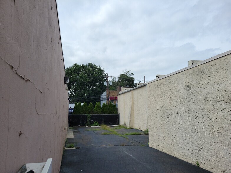 More Photos Of 260 Main St, Keansburg Flex For Lease