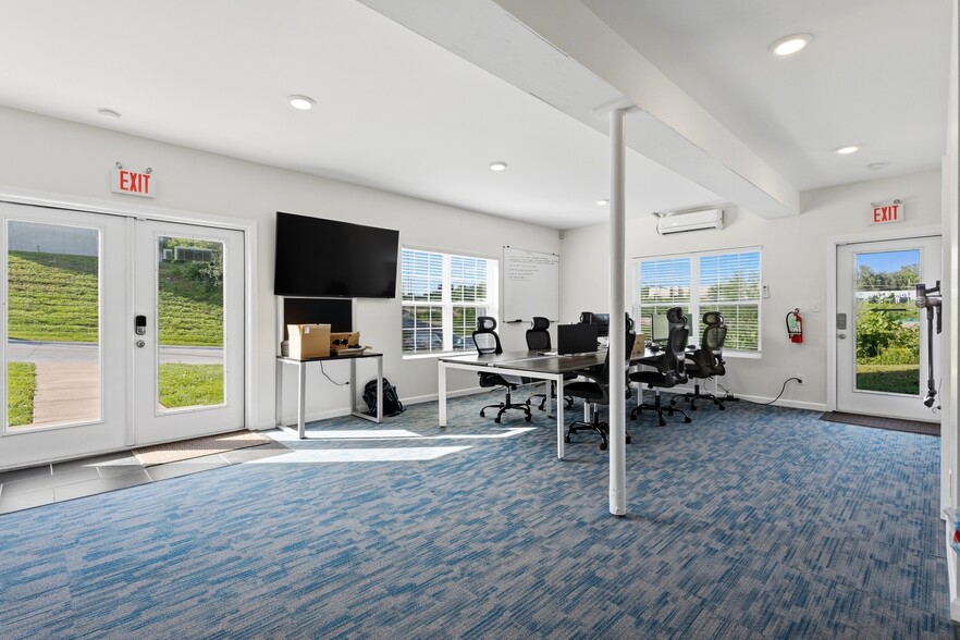 More Photos Of 3601 Commerce Dr, Arnold Office For Sale
