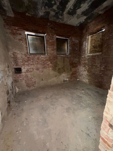 More Photos Of 5855 Ager Rd, Hyattsville Freestanding For Sale