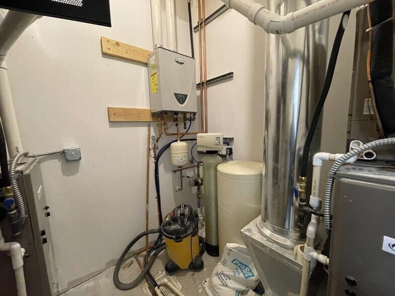 More Photos Of 927 J St, Burwell Flex For Sale