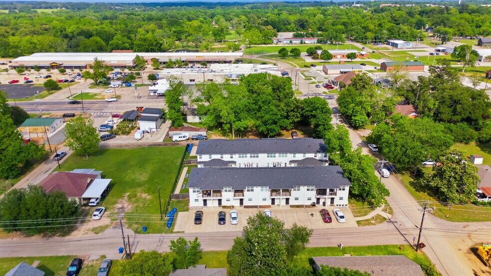 More Photos Of 307 N Henry St, Lindale Apartments For Sale