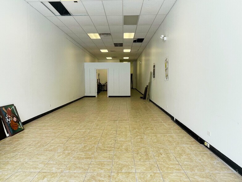 More Photos Of 1104-1114 W Argyle St, Chicago Storefront For Lease