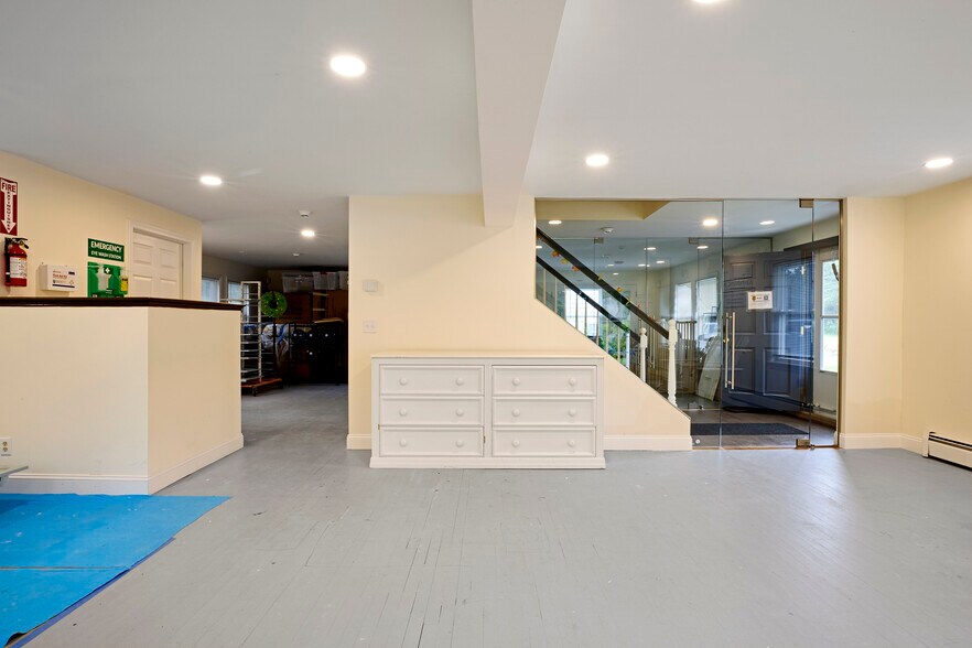 More Photos Of 4 Edgerton Dr, North Falmouth Flex For Sale