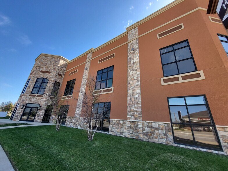 More Photos Of 2613 Main St, Joplin Medical For Sale