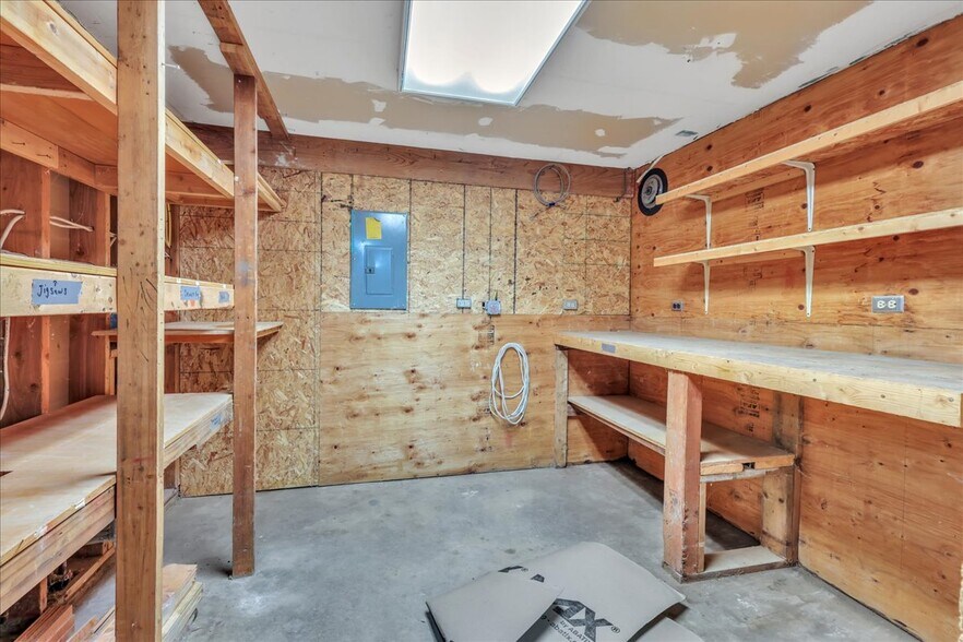 More Photos Of 3701 W G St, Bremerton Service For Sale