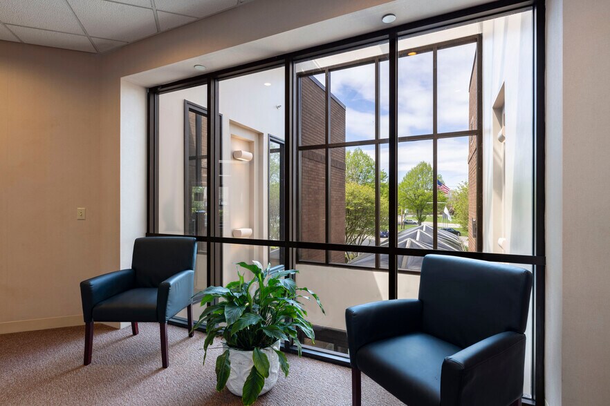 More Photos Of 360 Kingstown Rd, Narragansett Medical For Sale