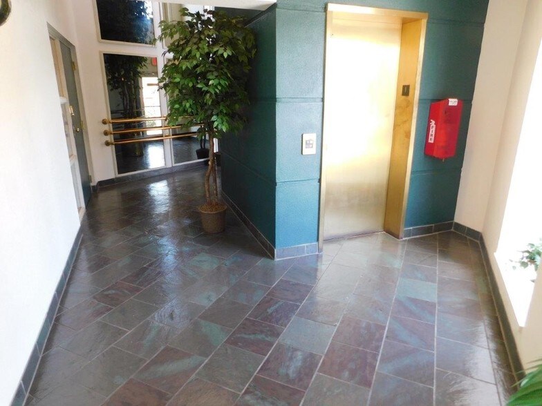 More Photos Of 120 E Pine St, Lakeland Office For Lease