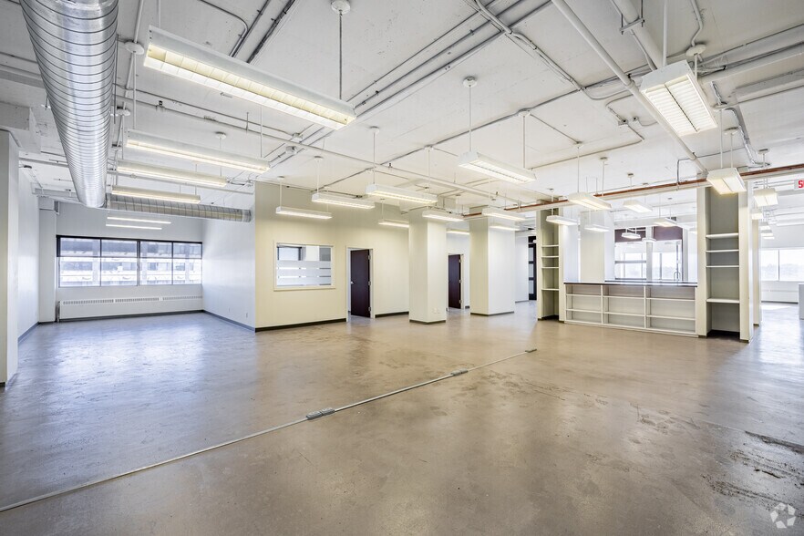 More Photos Of 225 Rue Chabanel O, Montréal Loft Creative Space For Lease