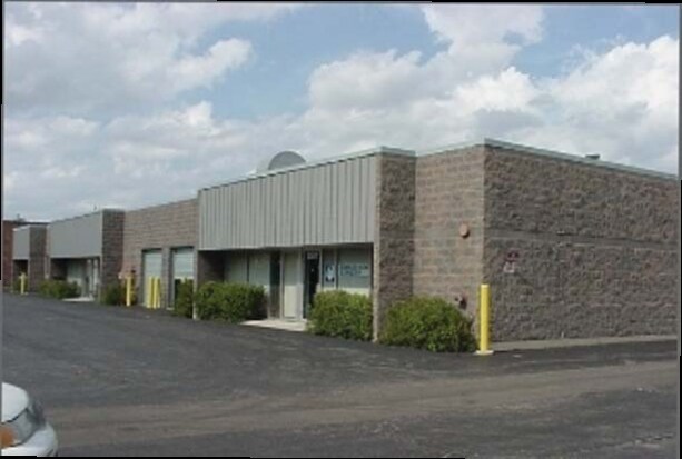 More Photos Of 190 Easy St, Carol Stream Manufacturing For Lease