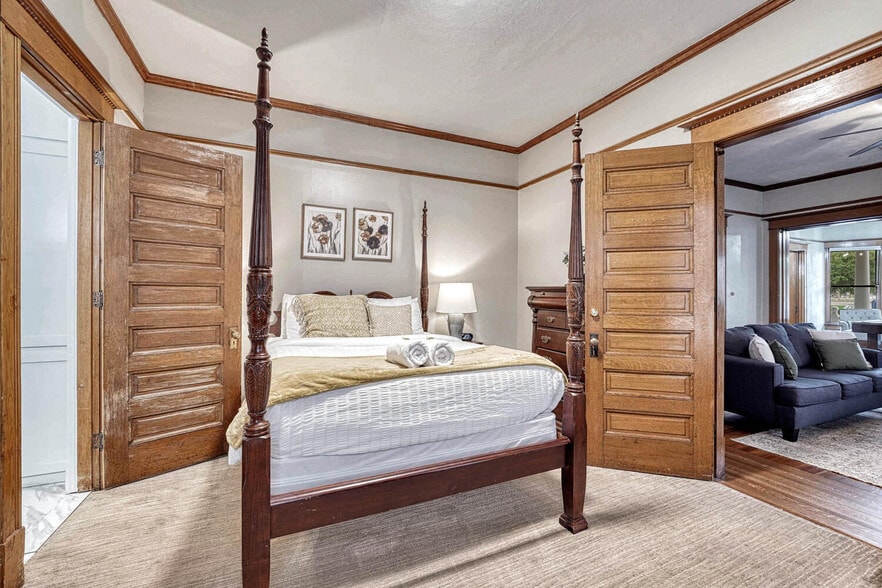 More Photos Of 6 Boulder Crescent St, Colorado Springs Hotel For Sale
