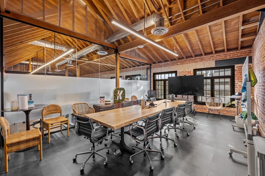 More Photos Of 400-412 Wilshire Blvd, Santa Monica Loft Creative Space For Lease