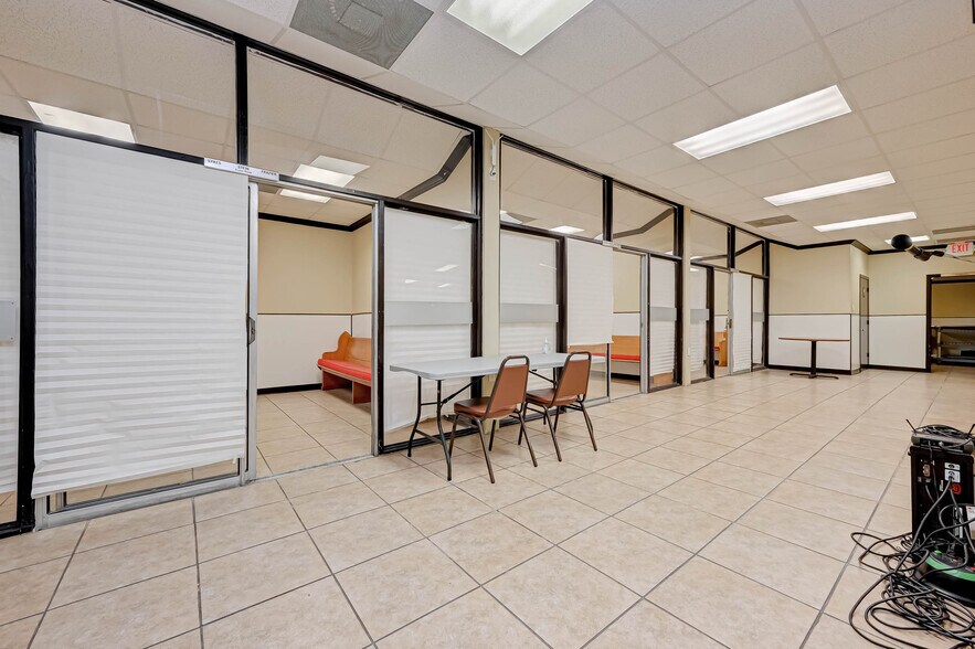 More Photos Of 3402 Amanda Ln, Houston Flex For Sale