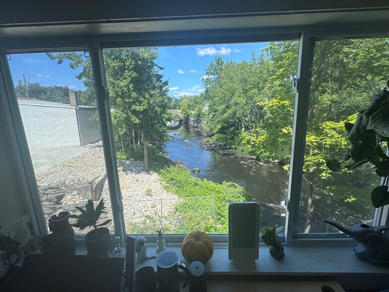 More Photos Of 16 Concord Hill Rd, Pittsfield Office For Sale