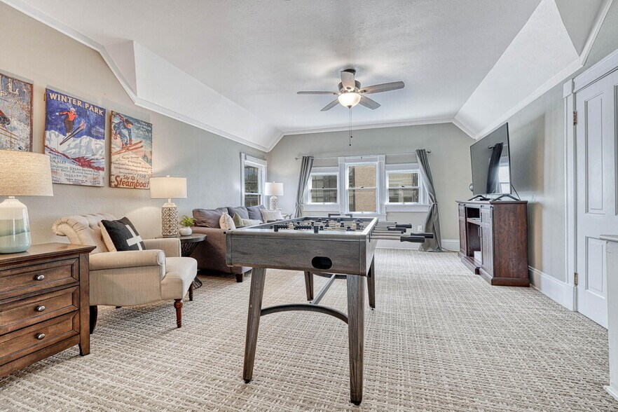 More Photos Of 6 Boulder Crescent St, Colorado Springs Hotel For Sale