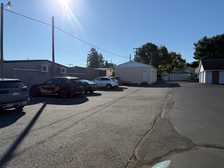 More Photos Of 38 E Lancaster Ave, Shillington Office For Lease