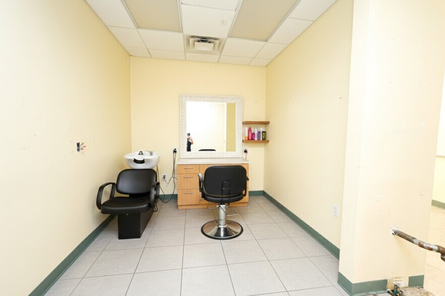 More Photos Of 19-23 Park St, Stoughton Office For Lease