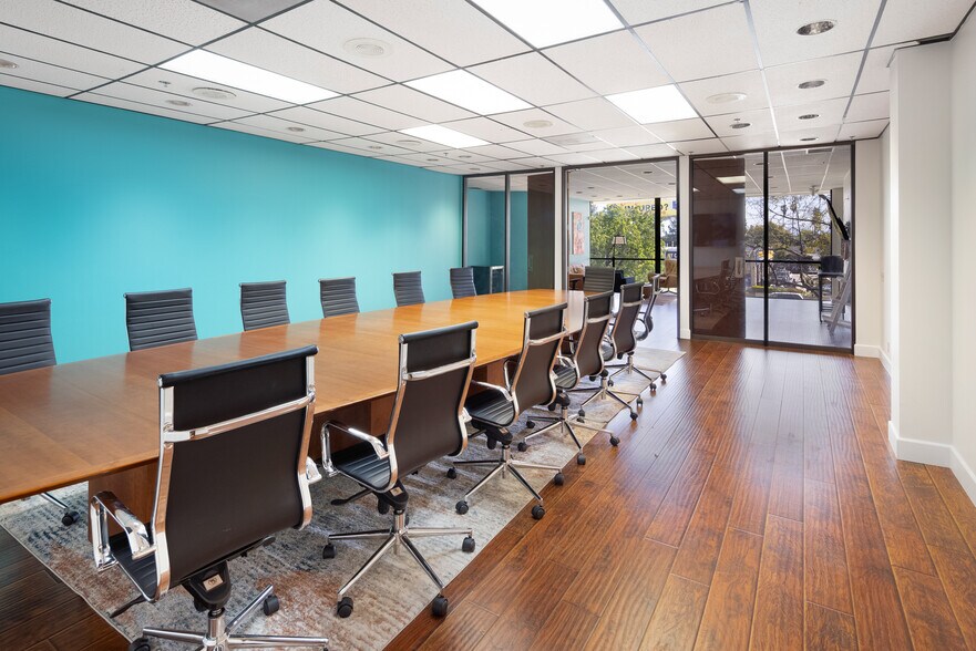 More Photos Of 20500 Nordhoff St, Chatsworth Research And Development For Sale