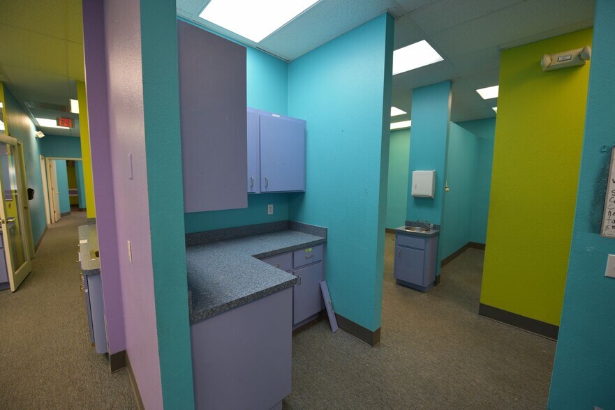 More Photos Of 5114-5134 Us Highway 19, New Port Richey Unknown For Lease