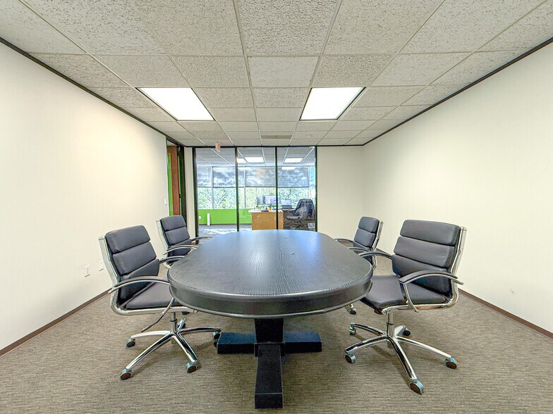 More Photos Of 2901 Wilcrest Dr, Houston Office For Lease