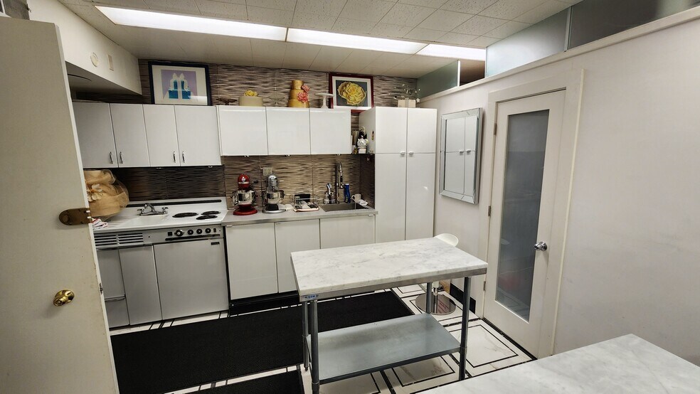 More Photos Of 2134 Van Ness Ave, San Francisco Office For Sale