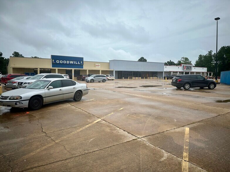 More Photos Of 1233 Tenaha St, Center Unknown For Lease