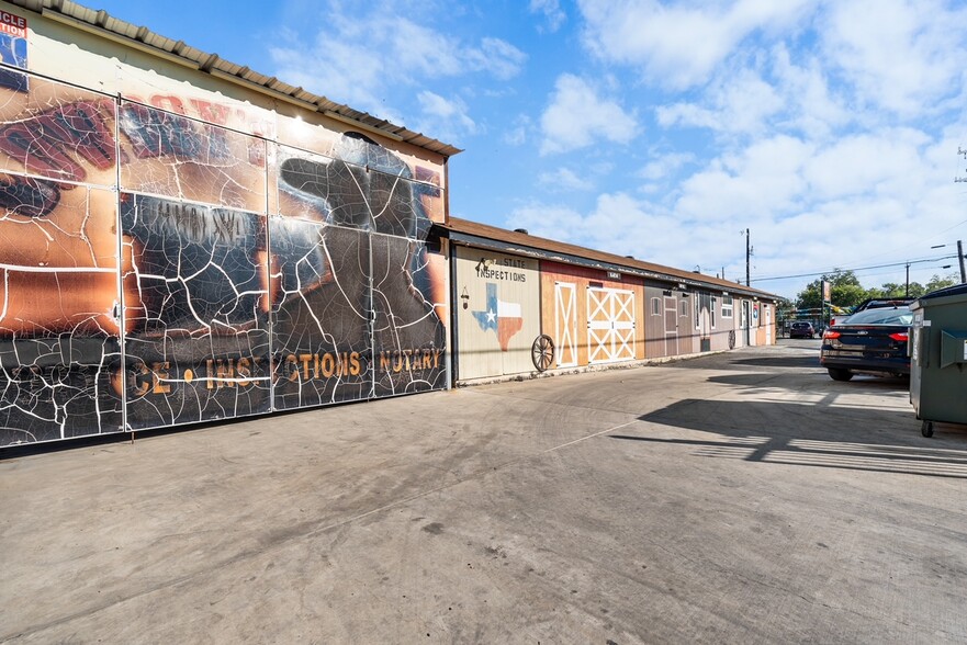 Primary Photo Of 5119 W Commerce St, San Antonio Auto Dealership For Lease