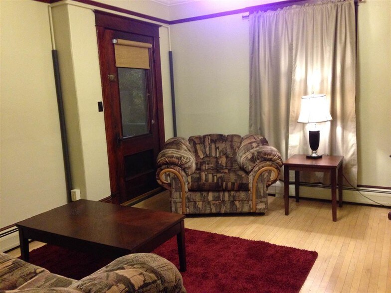 More Photos Of 42 Central St, Newport Flex For Lease