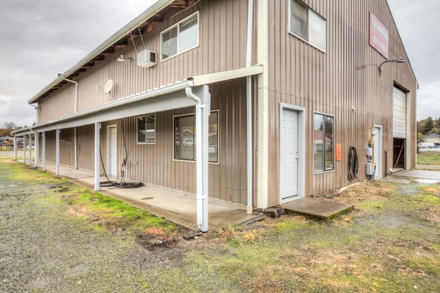 More Photos Of 220 S 9th St, Philomath Truck Terminal For Sale
