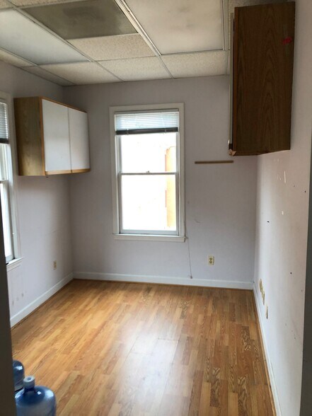 More Photos Of 18500-18540 Office Park Dr, Gaithersburg Office For Sale