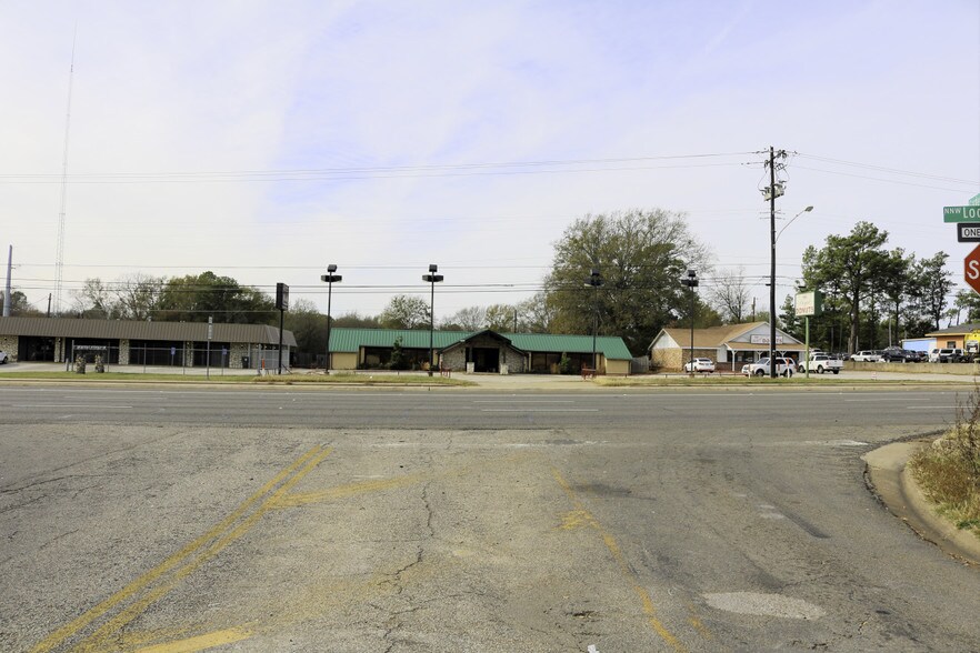 More Photos Of 1624 N Northwest Loop 323, Tyler Freestanding For Sale